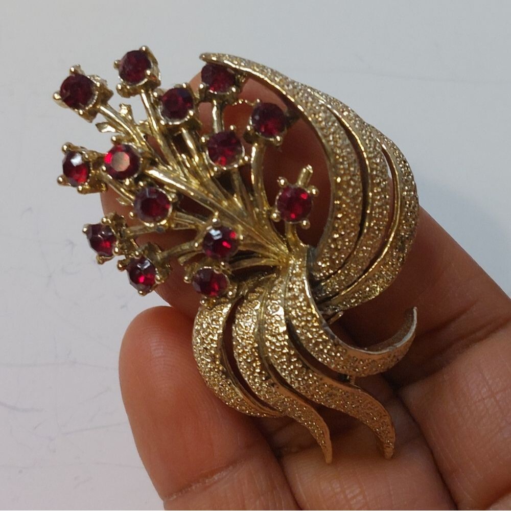 Classy Vintage Faux Ruby Stones Textured Gold Tone Flower Bouquet Brooch Pin